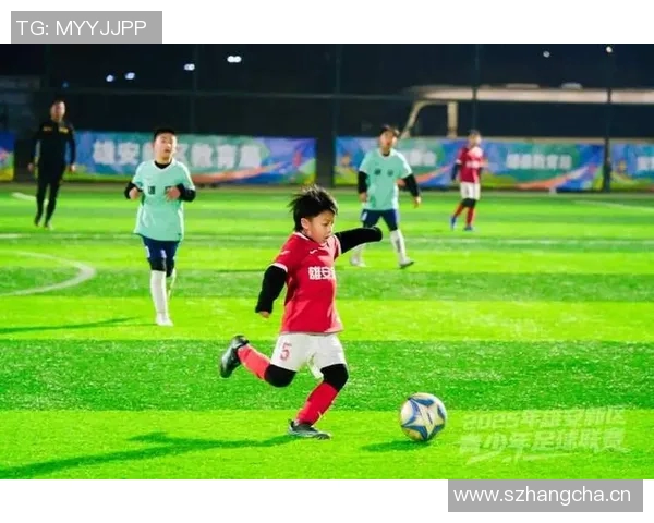 全新足球联赛赛季开幕 各队豪华阵容火力全开 展现激情与实力争锋